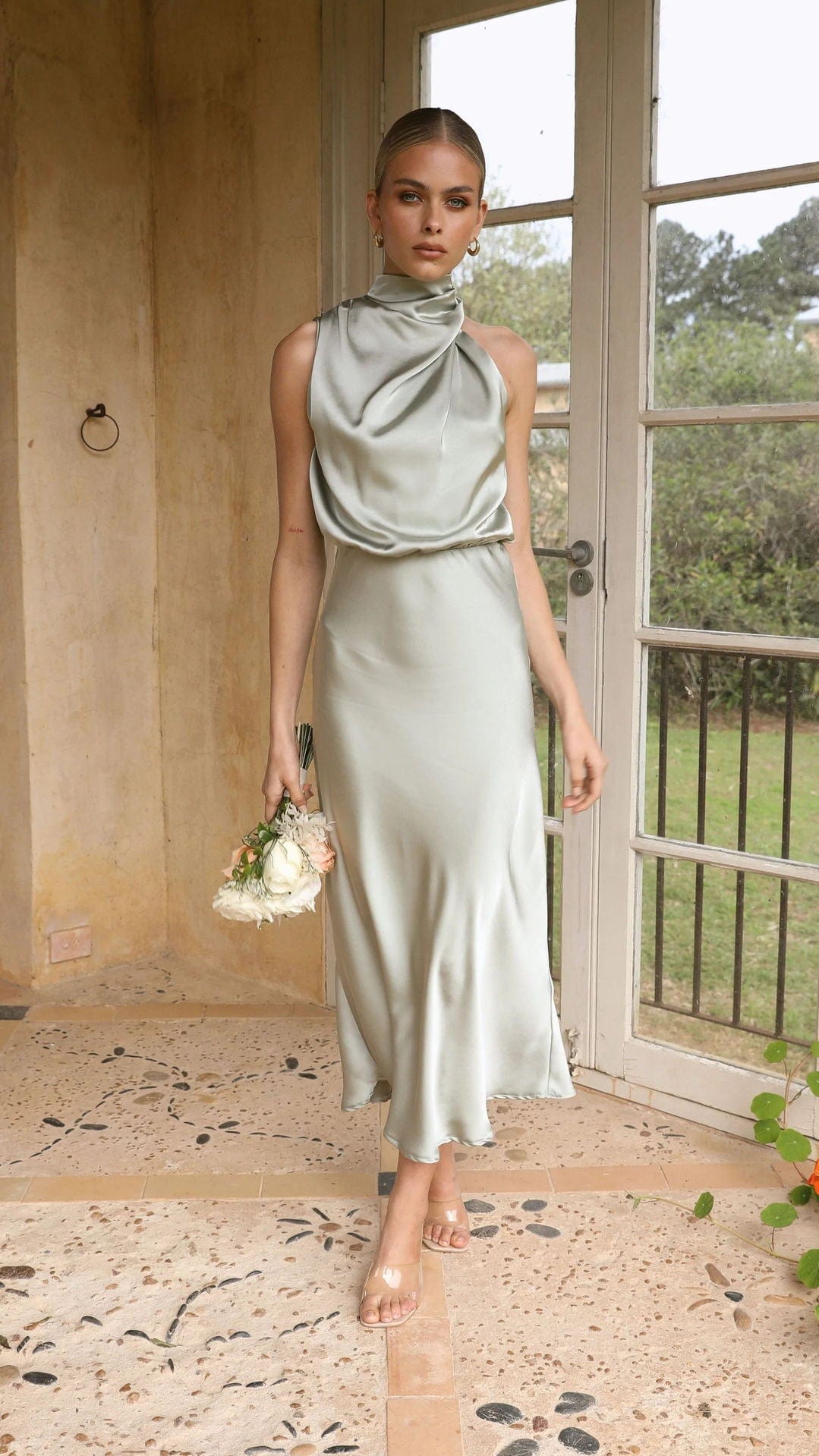 Amber™ - Elegantes Satin Kleid Mit Hohem Hals Lichtgold