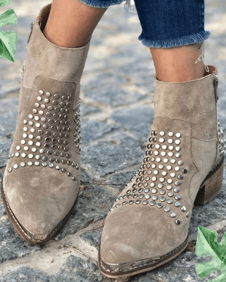 ANKLE BOOTS MIT Nieten