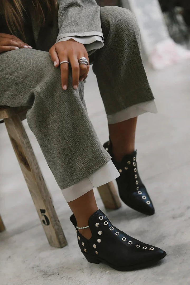 SPITZ ZIERSTIEFELETTE