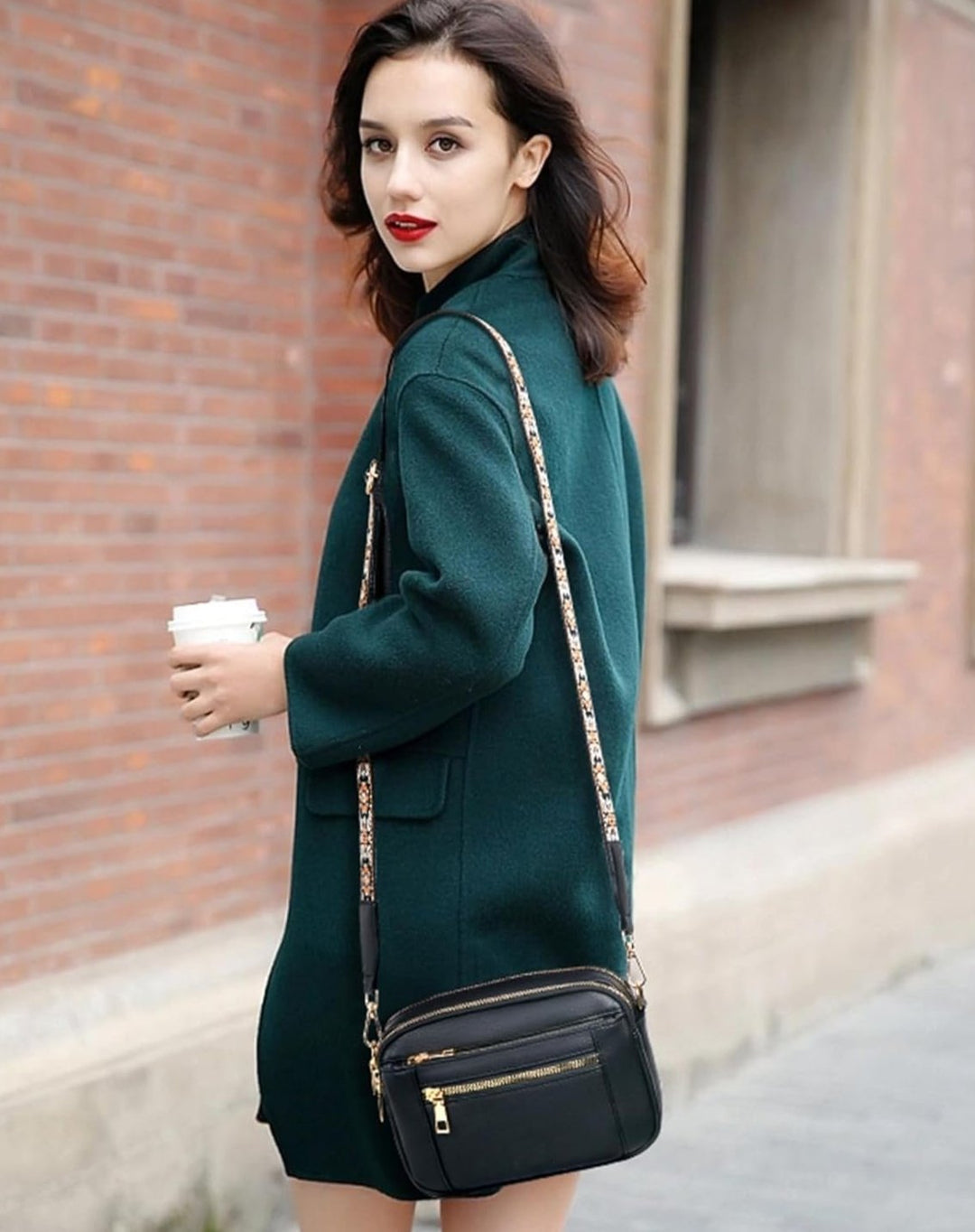 Erikka | Elegante Umhängetasche mit gemustertem verstellbarem Tragegurt