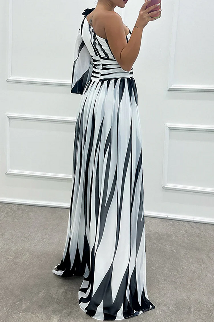 Chloe – Elegantes gestreiftes Maxikleid mit einem Schulterträger