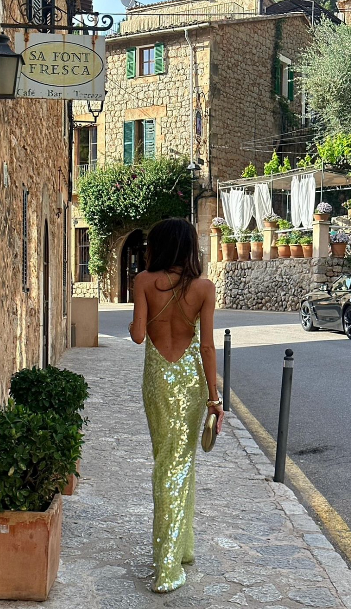 Ayla - Glitzerndes Partykleid mit quadratischem Kragen und Rückenausschnitt