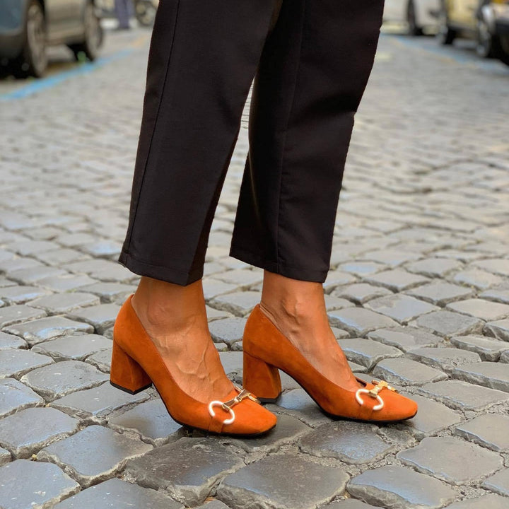 ELEGANTE PUMPS MIT GOLDDETAILS