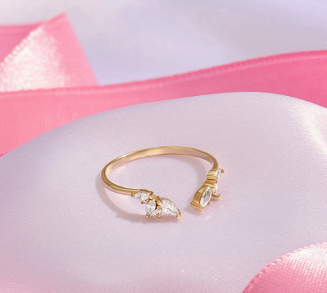 Noelia - Ring aus goldenem Kristallglas